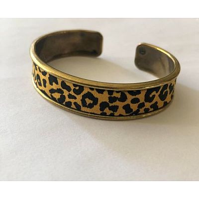 Bracelet jonc ou manchette en laiton avec tissu léopard moutarde Mimi cerise